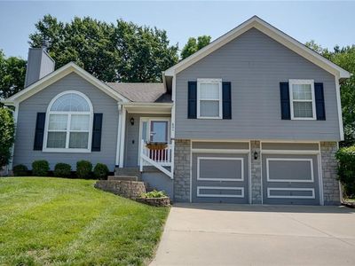 604 NE Hans Dr, Blue Springs, MO, 64014