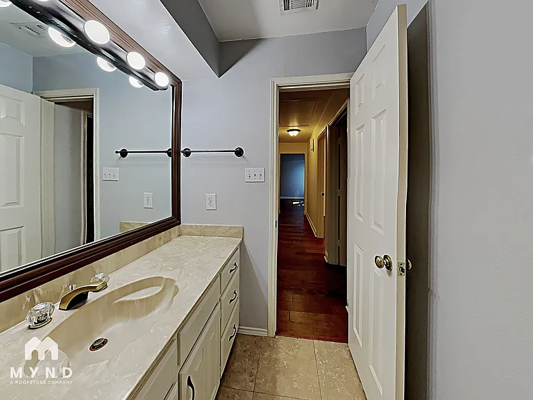 1607 Boardwalk Ct — Photo 12