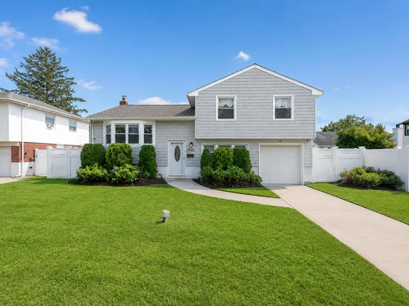 64 Dante Ave, Hicksville, NY 11801