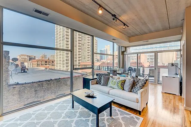 630 N Franklin St #811 — Photo 5