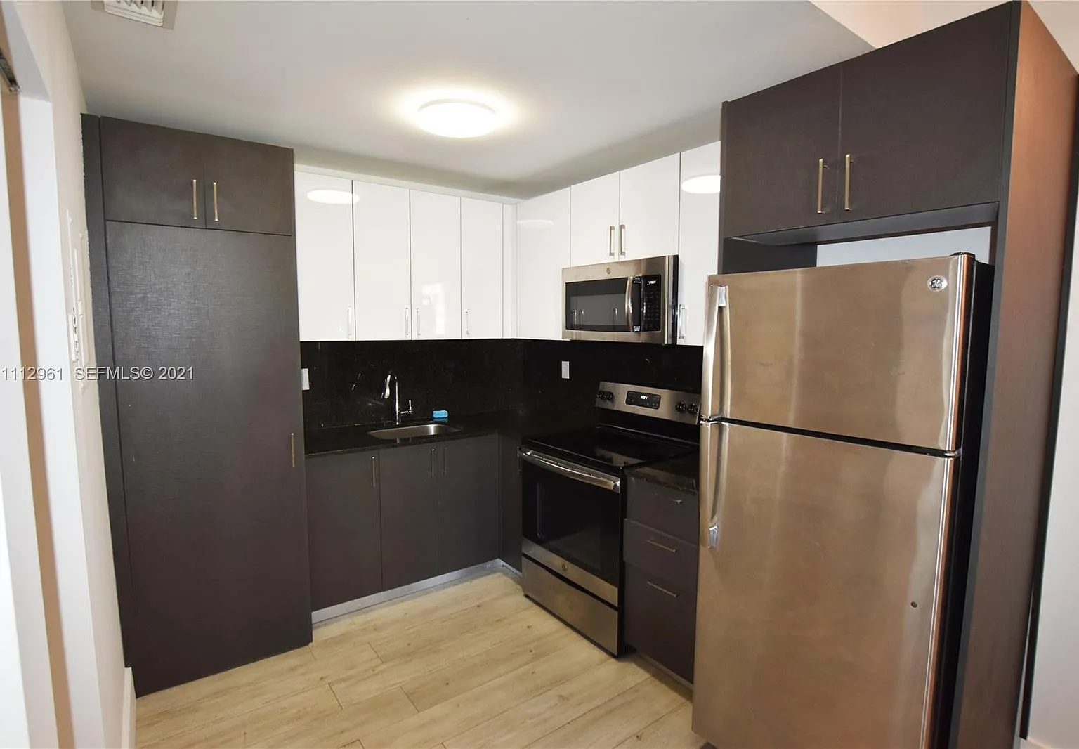 2 bed, 700 sqft, $2,050 — Photo 4