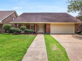 8800 Bellegrove Pl, River Ridge, LA 70123