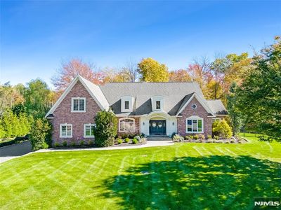 8 Garden Ct, Upper Saddle River, NJ, 07458