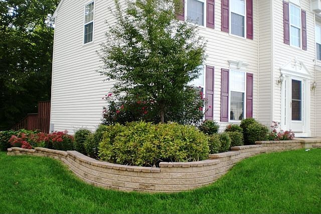 1st image of 17 Dalton Dr