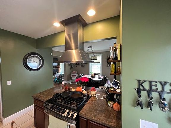 4th image of 4205 Ballard Ave