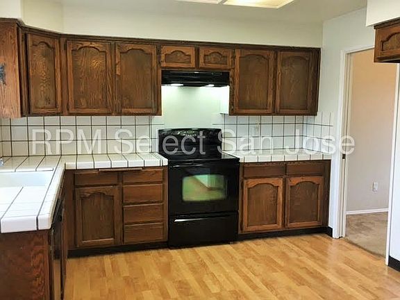 4th image of 3183 Serra Ct