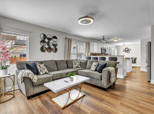 4347 Larkspur Ln, Lake In The Hills, IL 60156