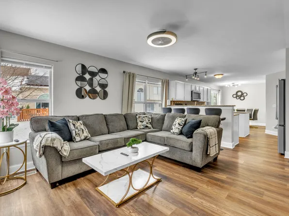 4347 Larkspur Ln, Lake In The Hills, IL 60156