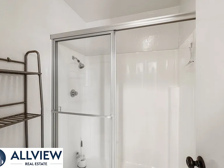 203 Oswego Ave — Photo 20