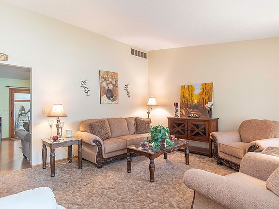 4th image of 1209 Colonial Dr