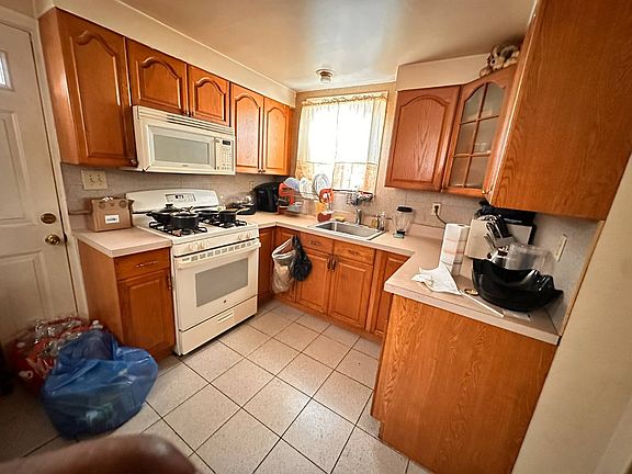 5th image of 241-08 Newhall Ave