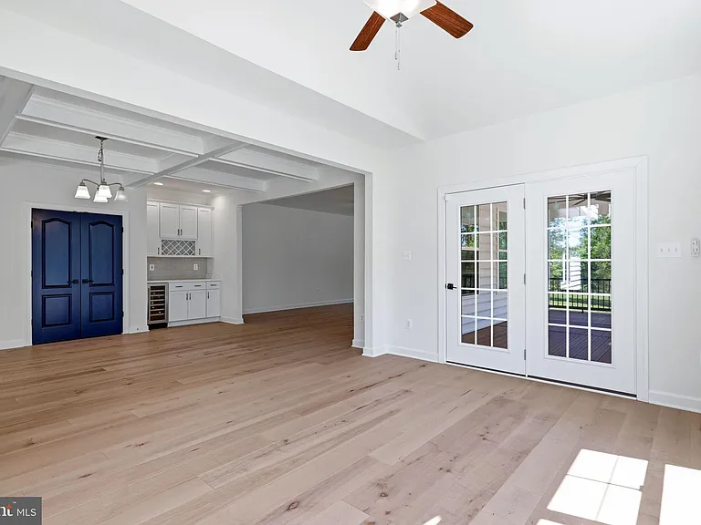 301 Kingdom Dr — Photo 45
