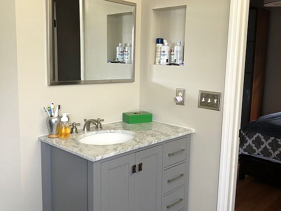 His Sink w/Soft-Close Drwrs