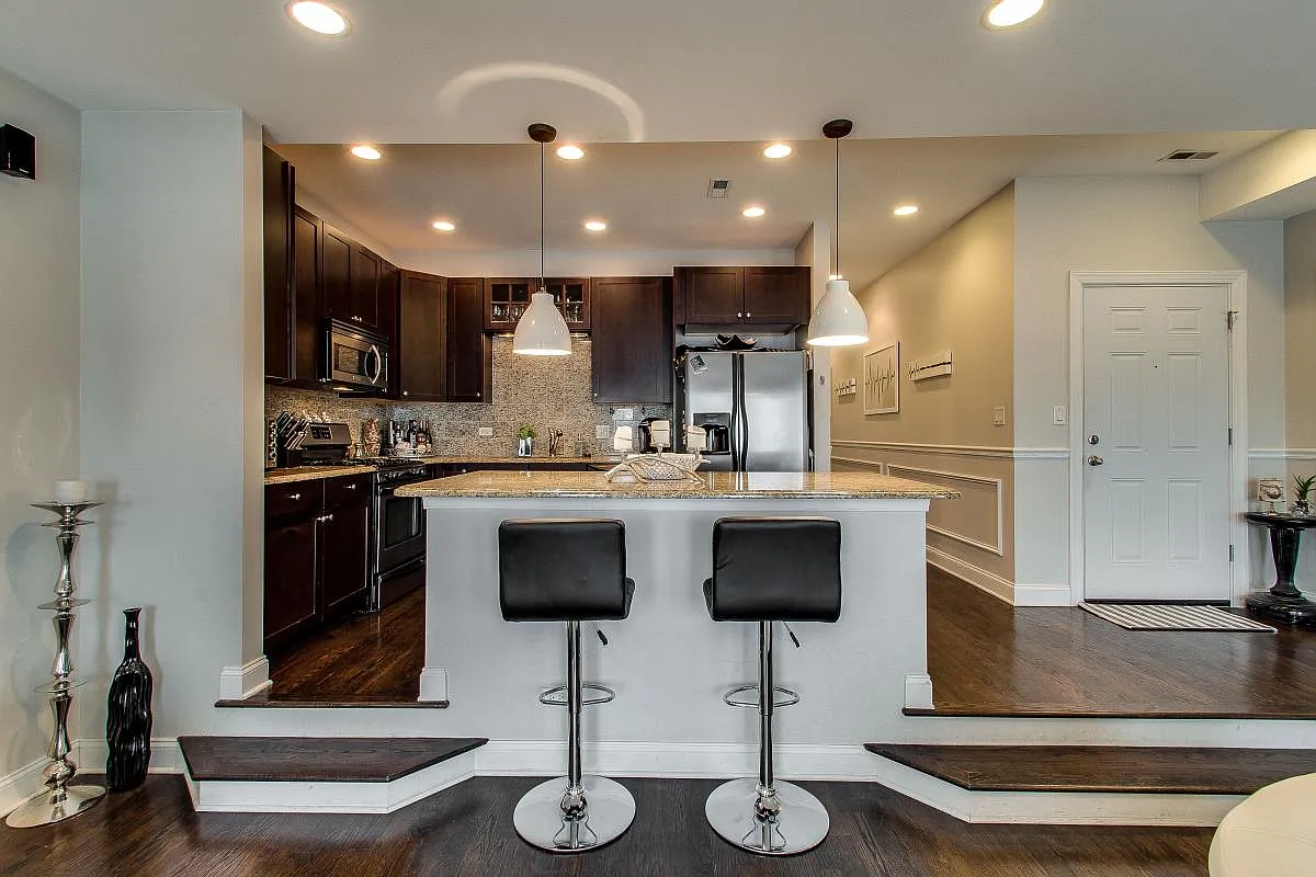 Building Photo - 1406 W Grand Ave #3