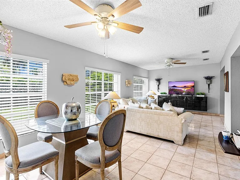 9075 SW 48th Ter — Photo 16