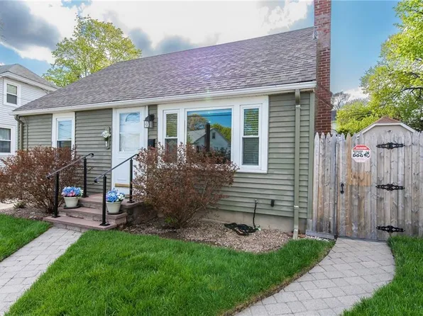 50 Western Promenade, Cranston, RI 02905