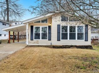 312 Ballwin Ave, Ballwin, MO 63021