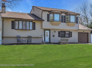 30 Lexington Dr, Manalapan, NJ