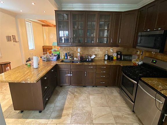 2nd image of 90 Brown Pl APT 1