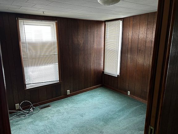3rd image of 253 Locust St