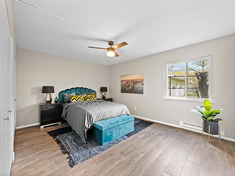 10524-10532 Clifton Blvd — Photo 14