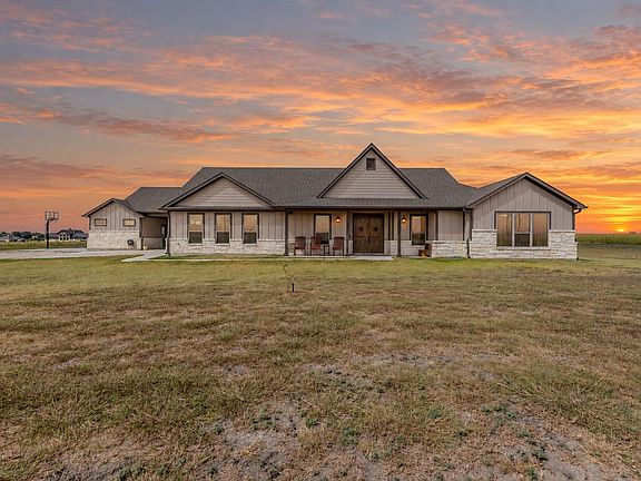 3rd image of 323 County Road 301