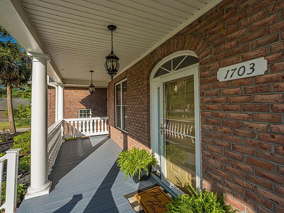 4th image of 1703 Redwood Dr