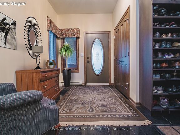 5th image of 110 Lakeside Cres