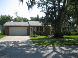 8014 Sutton Dr, Urbandale, IA 50322