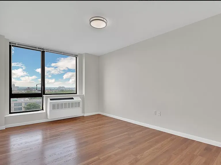 2763 Morris Ave #407 — Photo 2