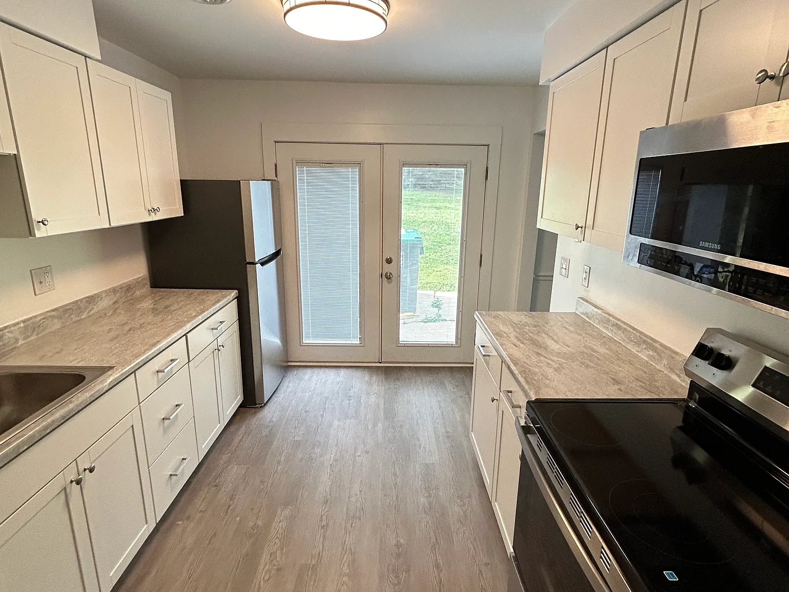 3 bed, 1.5 bath, 1328 sqft, $2,650 — Photo 3