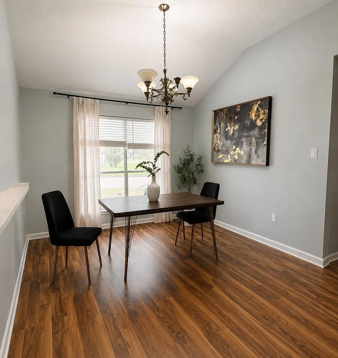 3 bed, 2.0 bath, 1352 sqft, $1,900 — Photo 4