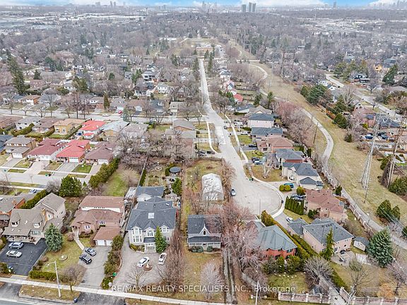 2nd image of 2131 Cawthra Rd