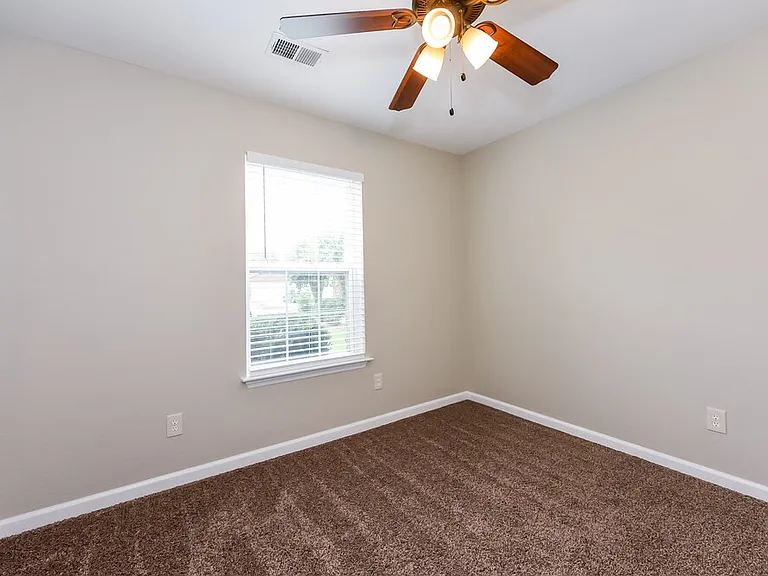 3932 Rock Creek Dr — Photo 10
