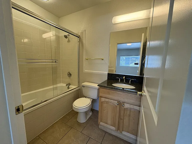 4077 Inglewood Blvd — Photo 15