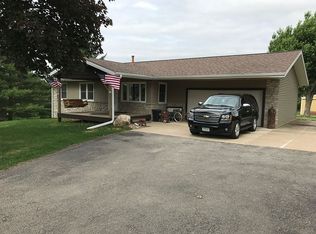 3409 Seminole Valley Rd NE, Cedar Rapids, IA 52411