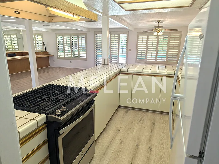 2737 E Plaimor Ave — Photo 19