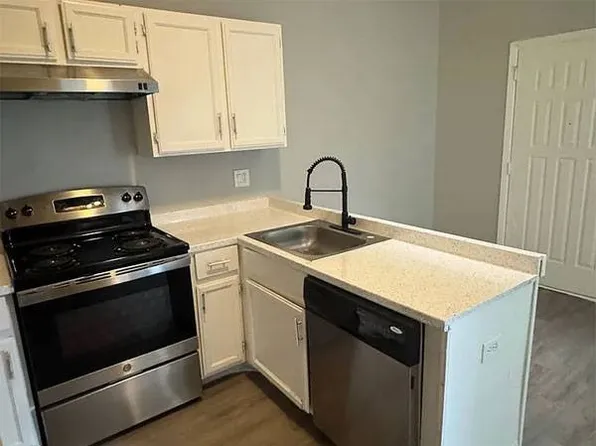 82 Station St #11, Quincy, MA 02169