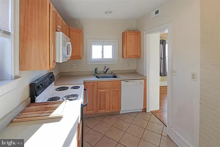 1303 Pennsylvania Ave #2 — Photo 9
