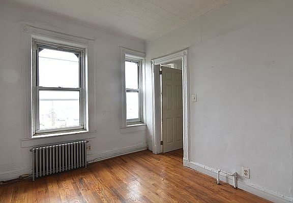 5th image of 127 Columbia St APT 3