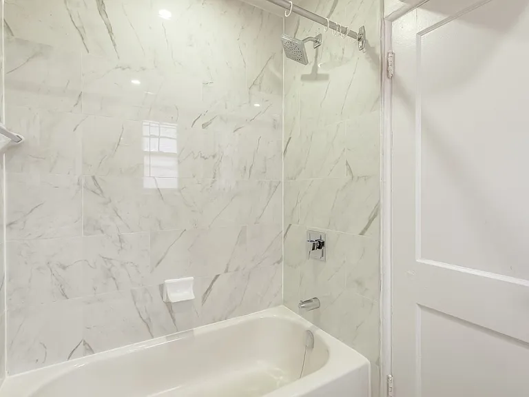 16 Acacia Rd #UPPER — Photo 14