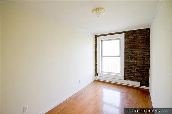 Rented by Siderow Residential Group | media 14