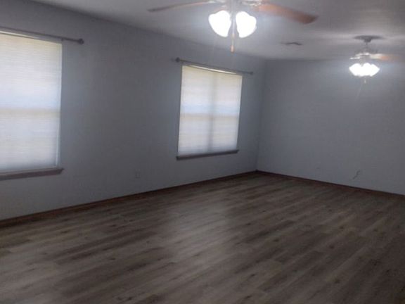 4th image of 902 NW 66th St