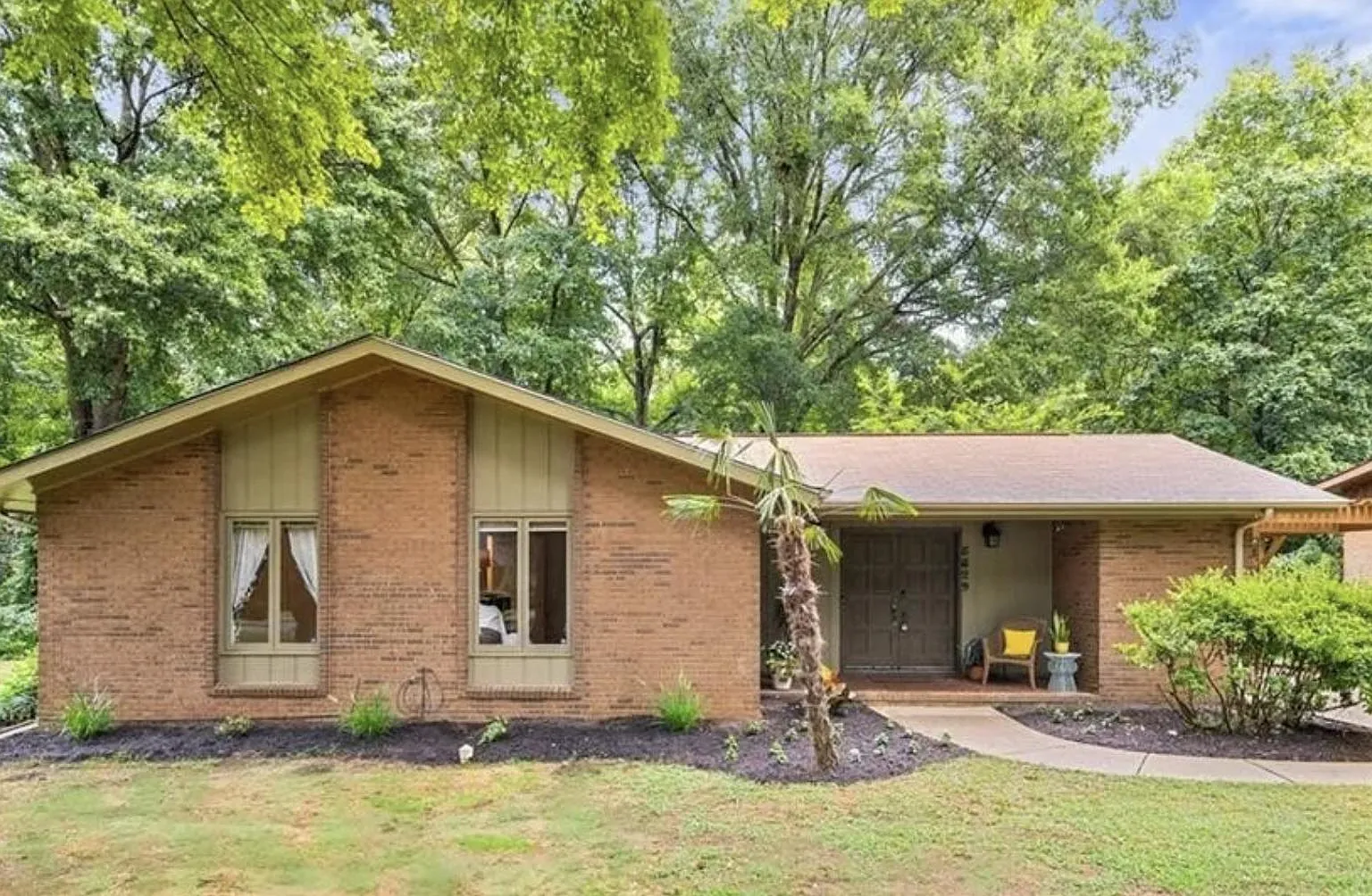 5829 Donegal Dr — Photo 2
