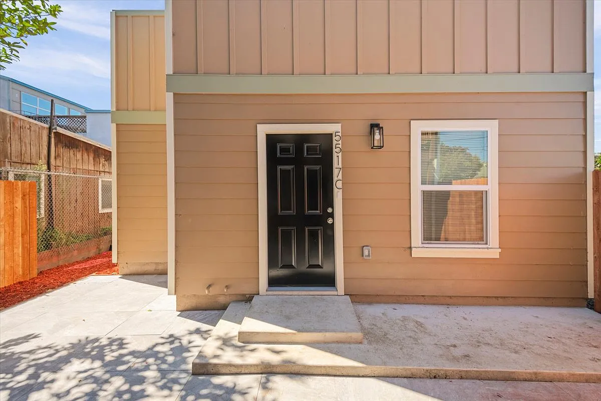 2 bed, 600 sqft, $1,995 — Photo 3