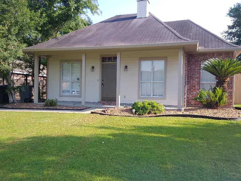 18574 Lake Iris Ave — Photo 1