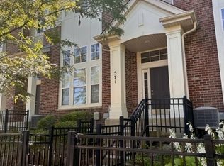 571 Grosvenor Ln, Aurora, IL 60504