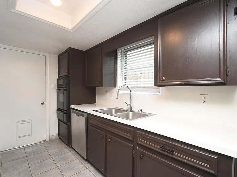 510 Chambly Dr — Photo 37