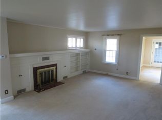 3250 Lamor Rd, Hermitage, PA 16148