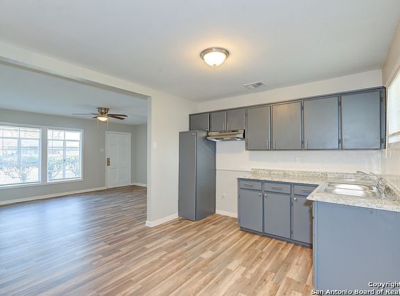 4th image of 142 Lillita Ct
